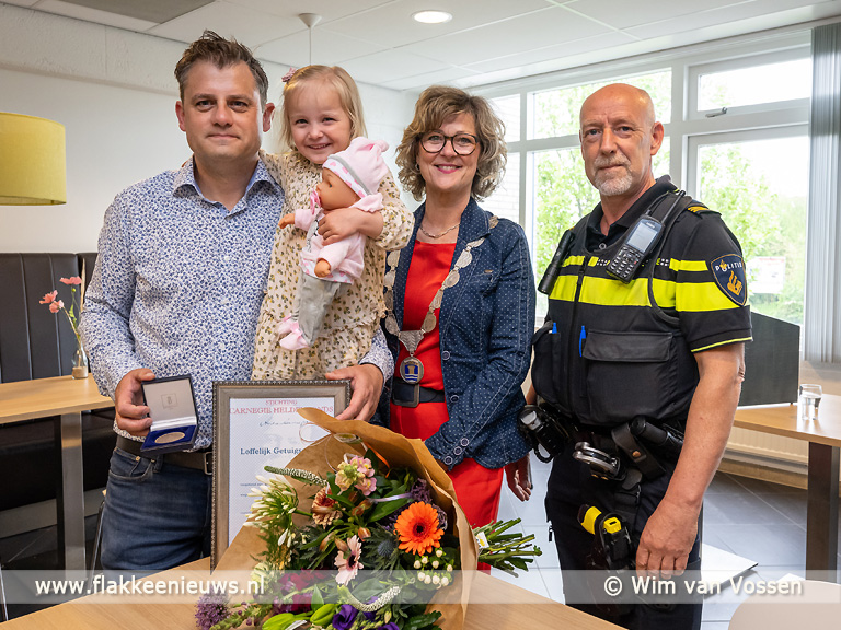 Held uit Sommelsdijk ontvangt legpenning van het Carnegie Heldenfonds - FlakkeeNieuws Goeree-Overflakkee