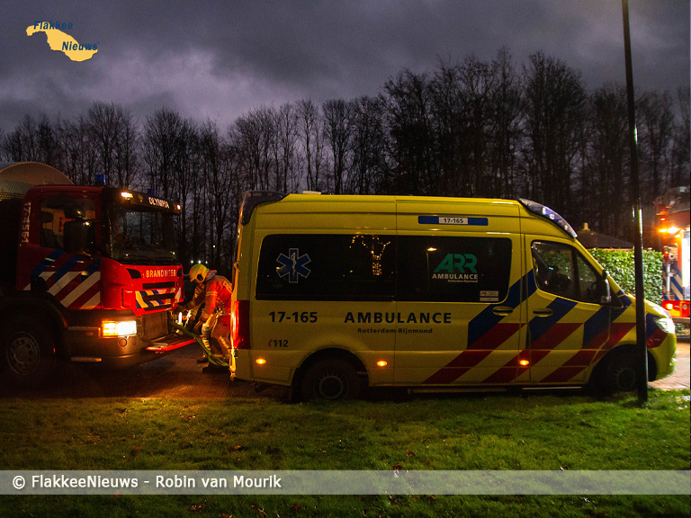 Foto behorende bij Brand op terrein Hernesseroord: snelle actie voorkomt gewonden
