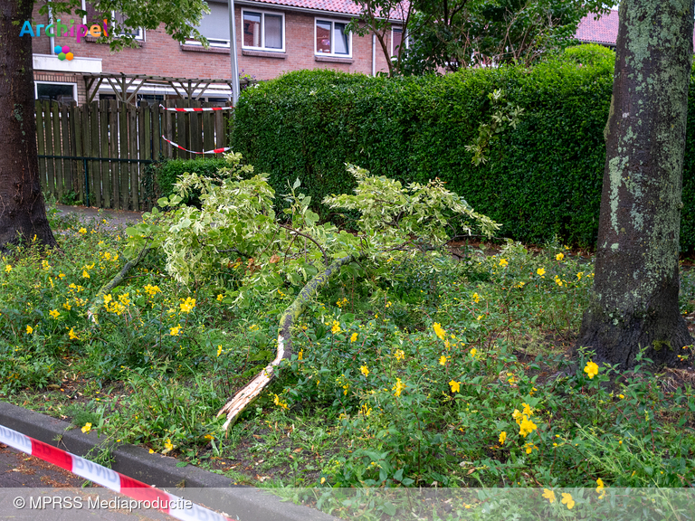 Foto behorende bij Krachtige storm zorgt voor overlast en indrukwekkende beelden