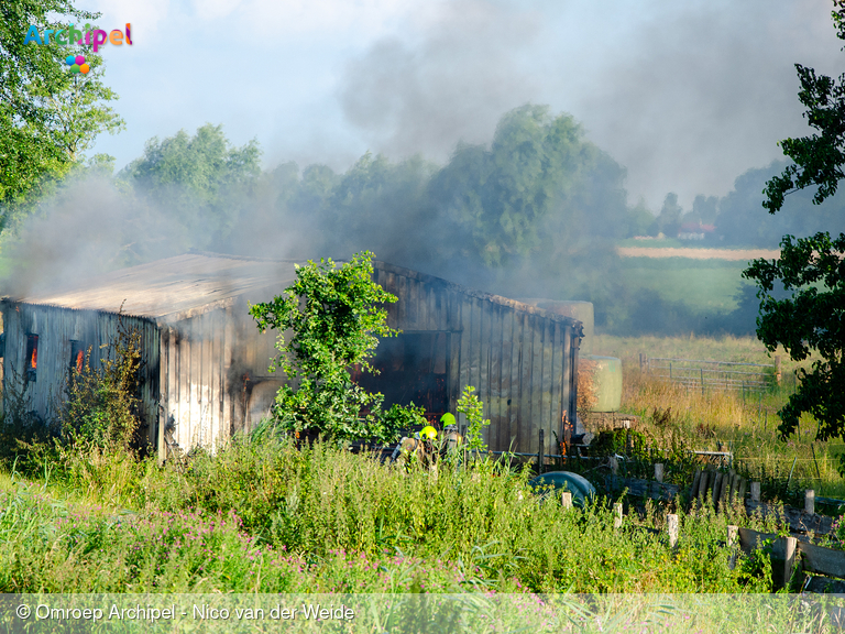 Foto behorende bij Schuurbrand in polder tussen Dirksland en Sommelsdijk