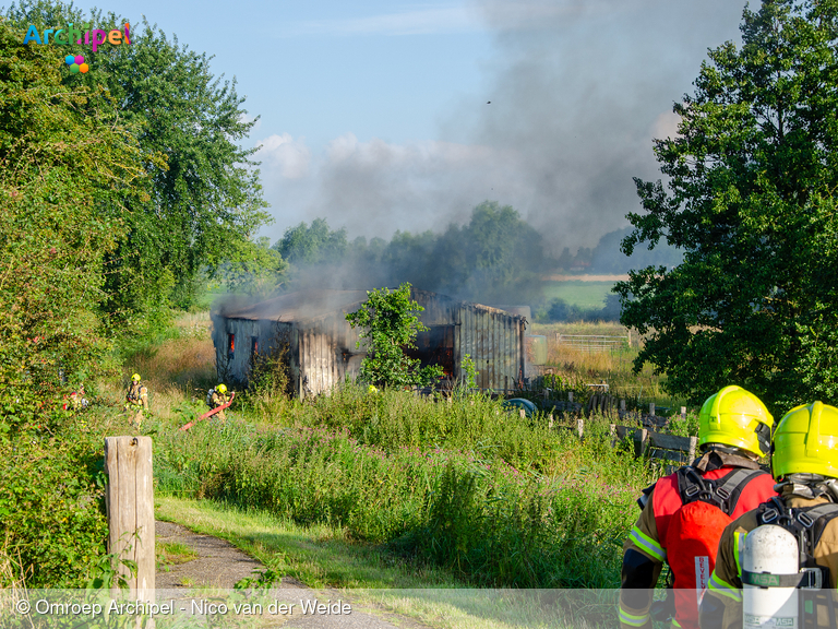 Foto behorende bij Schuurbrand in polder tussen Dirksland en Sommelsdijk