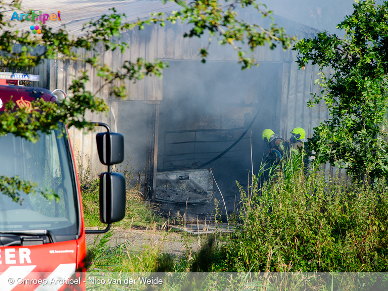 Foto behorende bij Schuurbrand in polder tussen Dirksland en Sommelsdijk