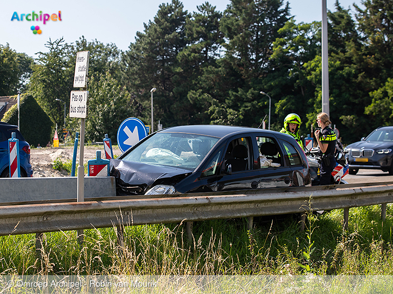 Foto behorende bij Bestuurder raakt onwel en botst tegen vangrail