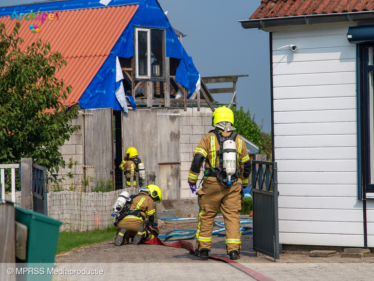 Foto behorende bij Brand op zolder van schuur in opbouw in Herkingen