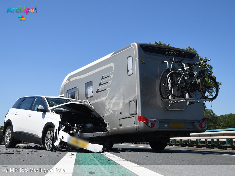 Foto behorende bij Gewonden bij frontale botsing op N59 bij Oude-Tonge