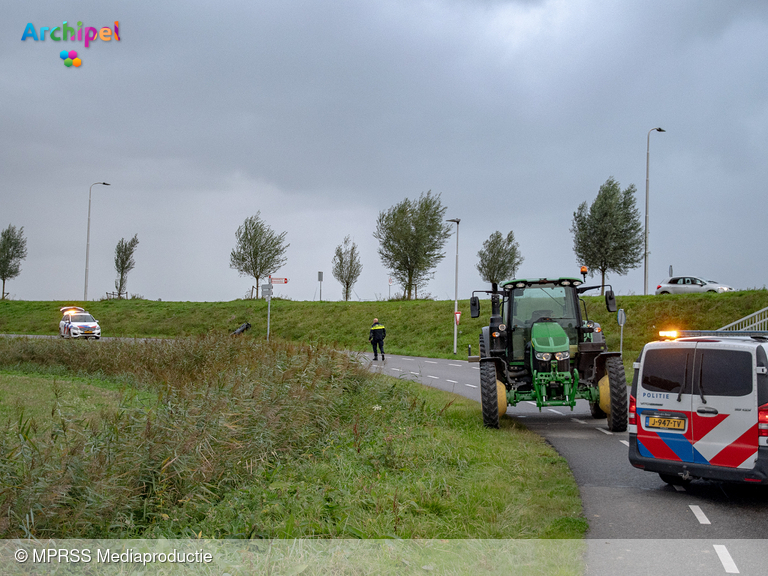 Foto behorende bij Zwaargewonde bij aanrijding tussen brommer en tractor