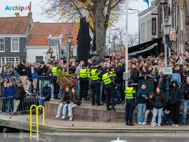 Foto behorende bij Sinterklaas veilig aangekomen in Middelharnis te midden van bijzondere sfeer