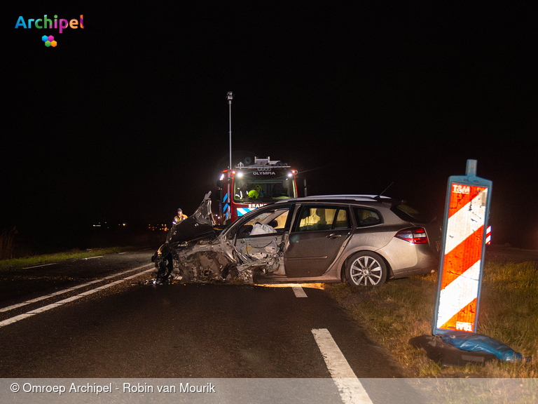 Foto behorende bij Auto over de kop door botsing met andere personenwagen