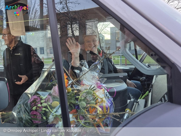 Foto behorende bij Eerste buurtbuslijn naar Herkingen feestelijk in gebruik genomen