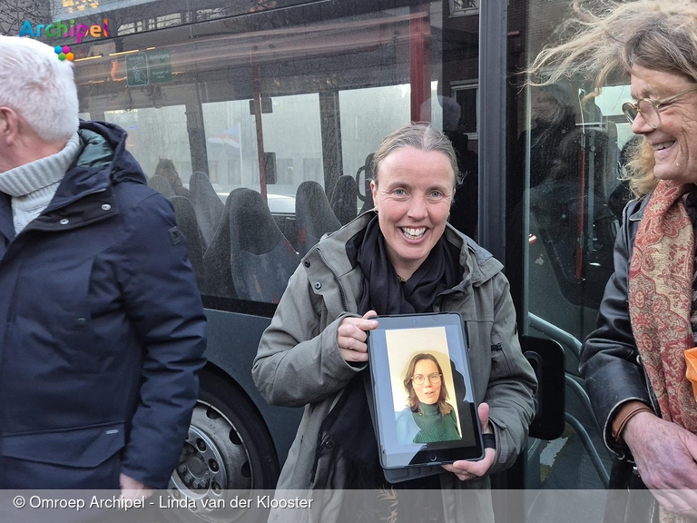 Foto behorende bij Eerste buurtbuslijn naar Herkingen feestelijk in gebruik genomen