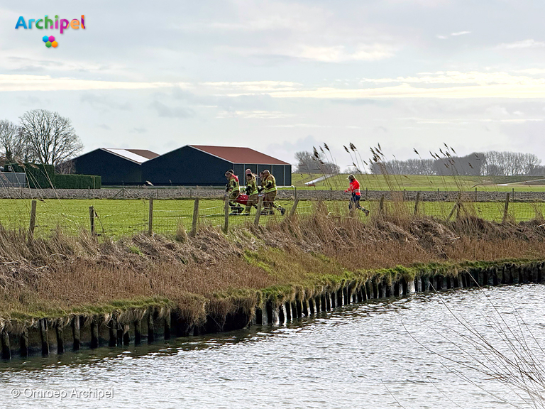 Foto behorende bij Man onderkoeld uit het water gered 