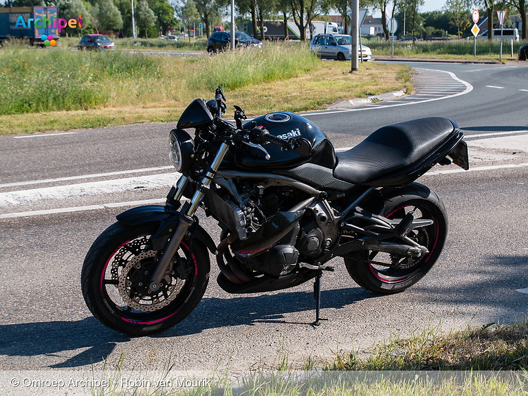 Foto behorende bij Motorrijder gewond na val bij rotonde