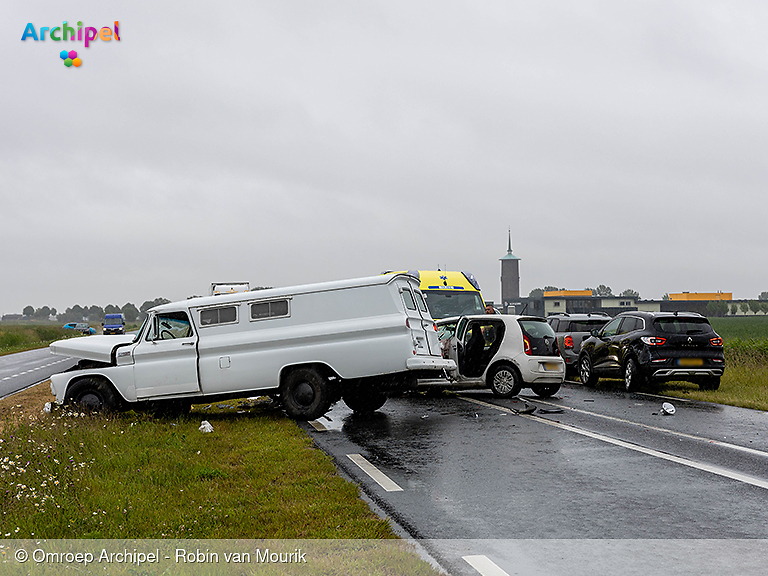 Foto behorende bij Vier voertuigen betrokken bij aanrijding