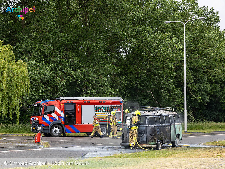 Foto behorende bij Volkswagen Transporter brandt uit