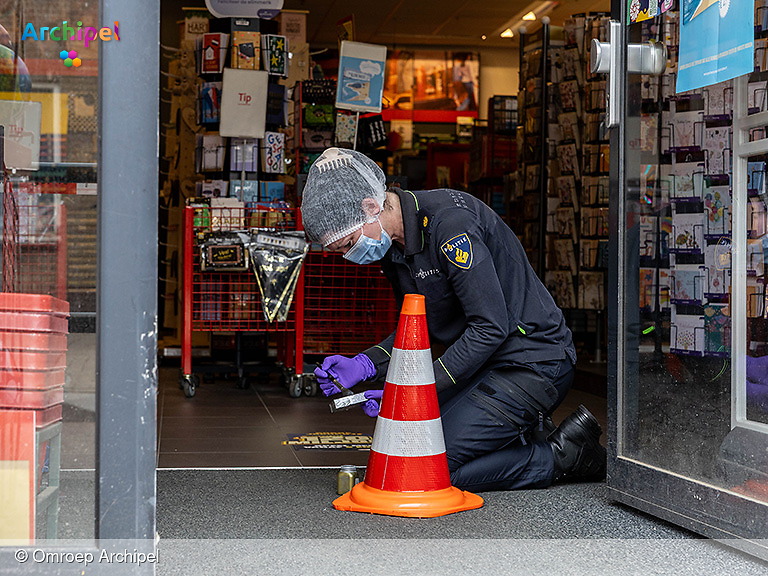Foto behorende bij Gemaskerde man pleegt gewapende overval op winkel