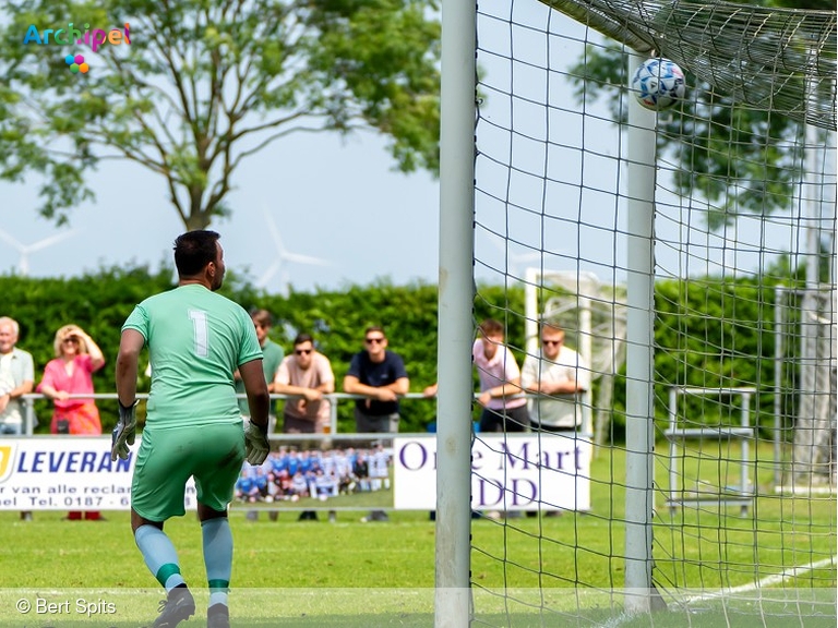 Den Bommel klopt GPC Vlissingen overtuigend en houdt hoop op lijfsbehoud