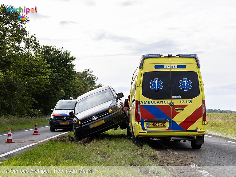 Foto behorende bij Ambulance botst op bestelwagen op de N215