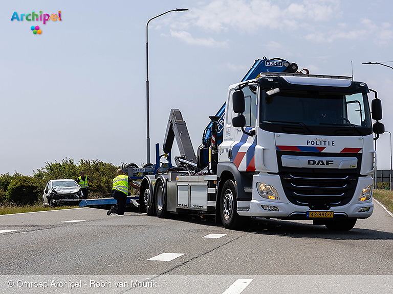 Foto behorende bij Drie gewonden bij ongeval N57 Brouwersdam