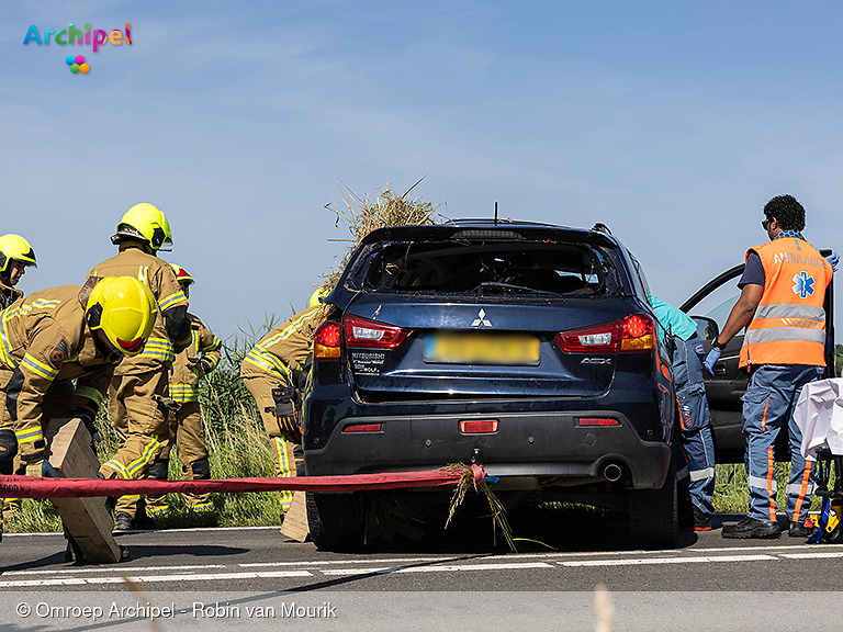 Foto behorende bij  Automobilist en hondje raken van de weg op de N215 