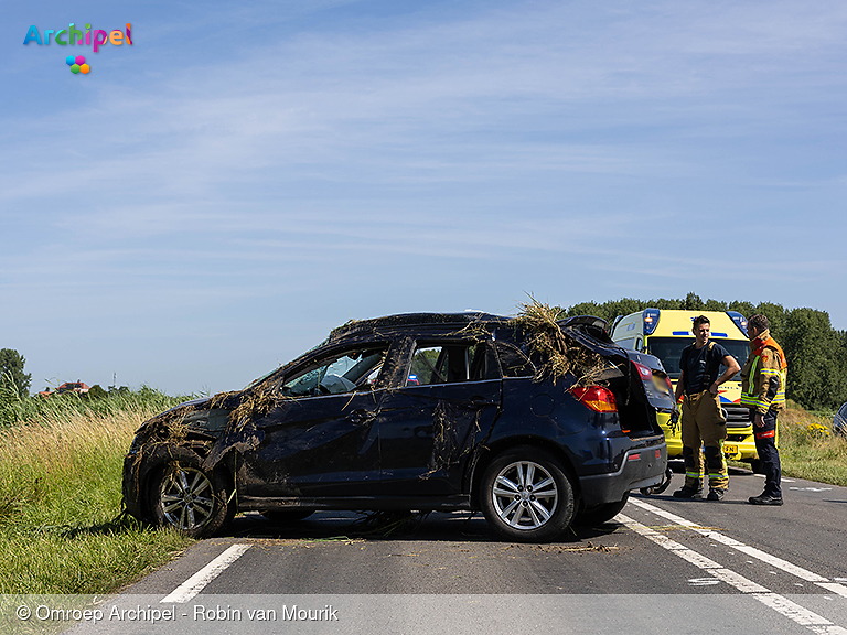 Foto behorende bij  Automobilist en hondje raken van de weg op de N215 