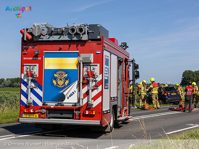 Foto behorende bij  Automobilist en hondje raken van de weg op de N215 