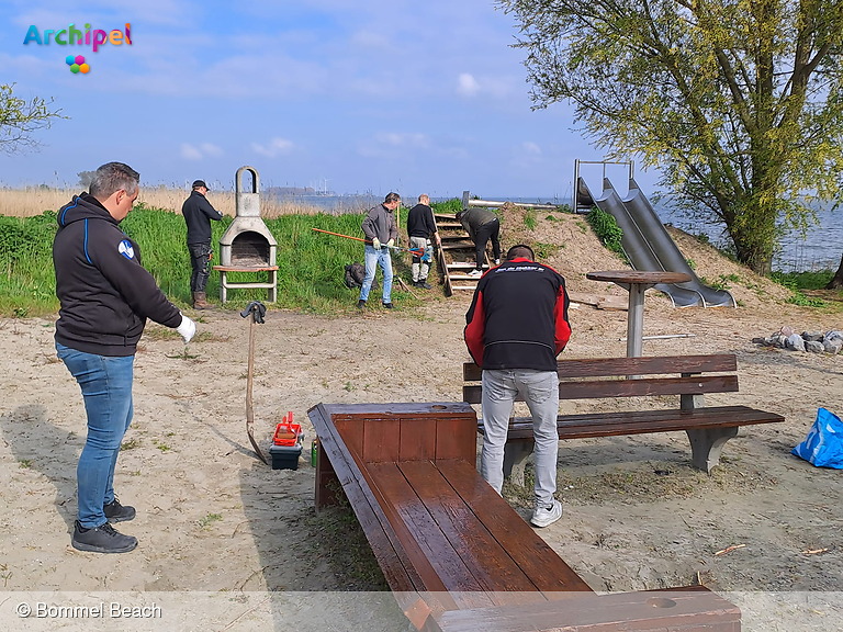 Foto behorende bij Voortaan ook zwemadvies voor verborgen strandje in Den Bommel