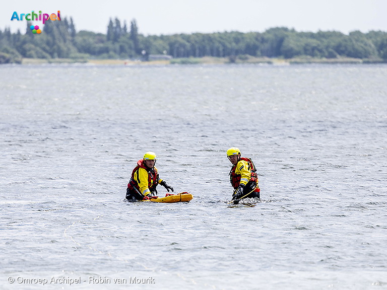 Foto behorende bij Brandweer en KNRM rukken uit voor surfer in nood