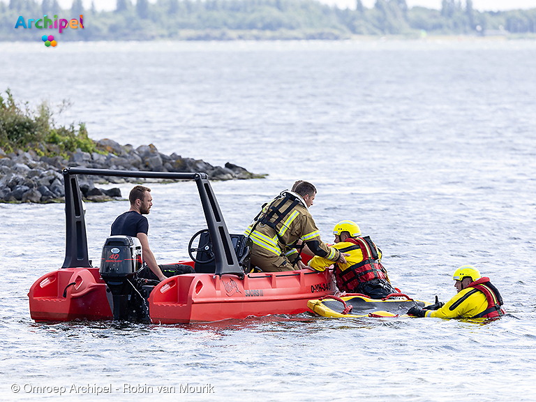 Foto behorende bij Brandweer en KNRM rukken uit voor surfer in nood
