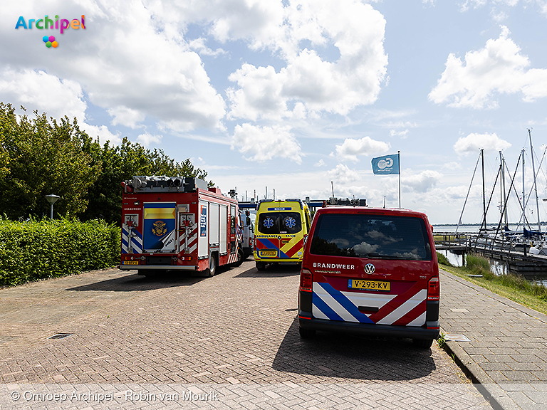 Foto behorende bij Brandweer en KNRM rukken uit voor surfer in nood