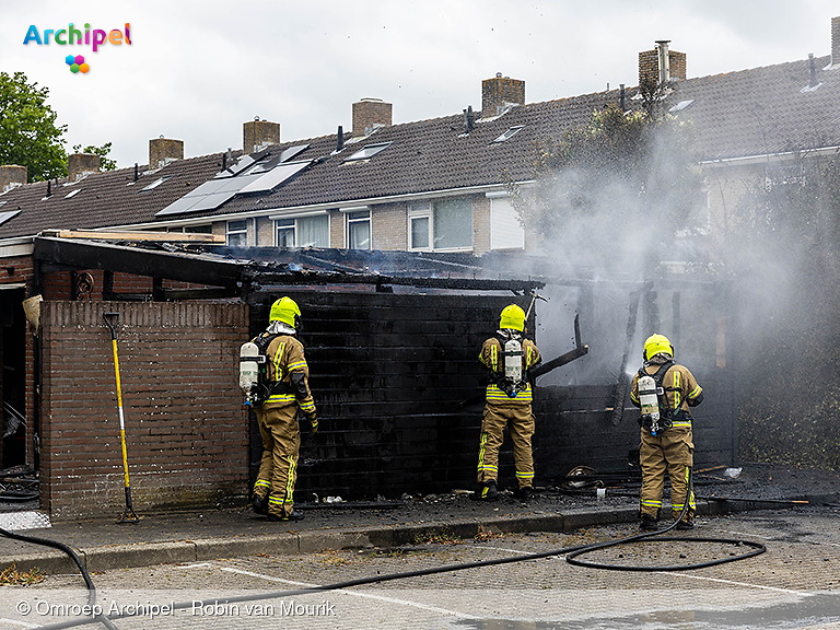 Foto behorende bij Grote rookwolk in Middelharnis door brand