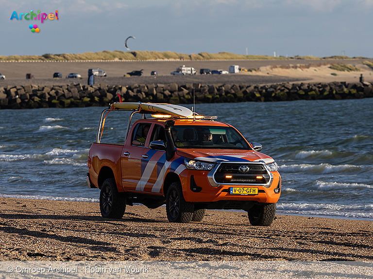 Foto behorende bij Parasailer belandt in de duinen bij Ouddorp
