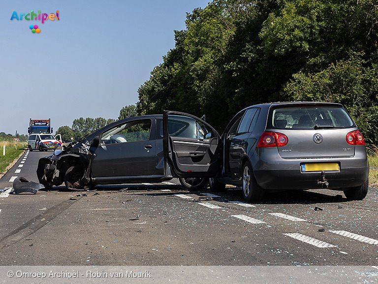 Foto behorende bij Drie voertuigen betrokken bij ongeval op N215