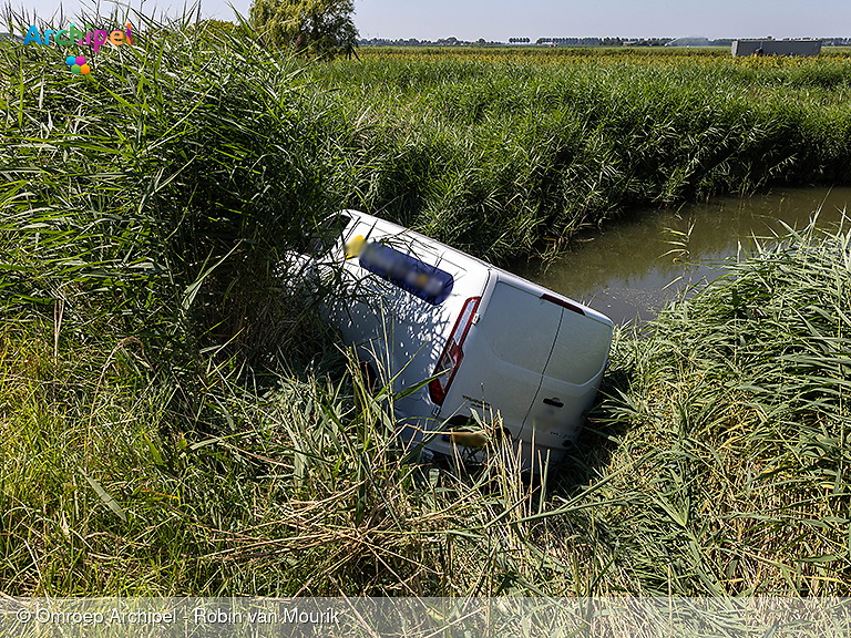 Foto behorende bij Drie voertuigen betrokken bij ongeval op N215