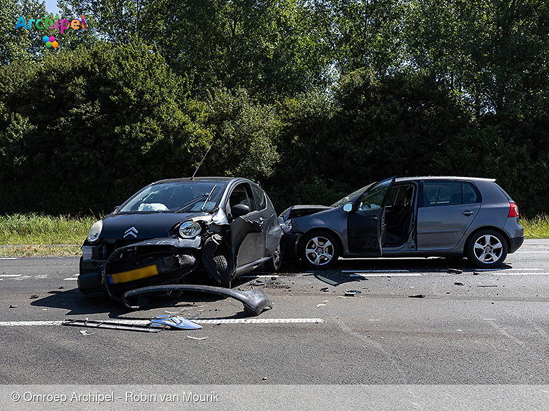 Foto behorende bij Drie voertuigen betrokken bij ongeval op N215