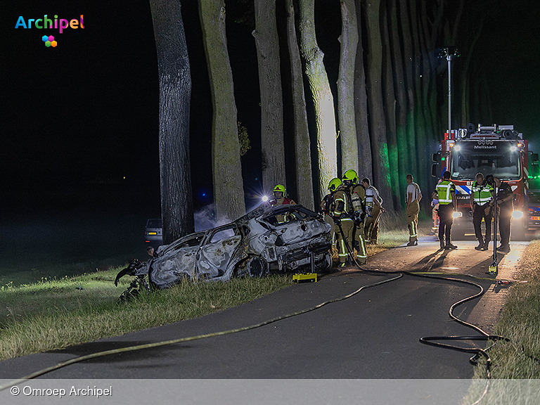 Foto behorende bij Dodelijk ongeval in Stellendam, auto in brand gevlogen