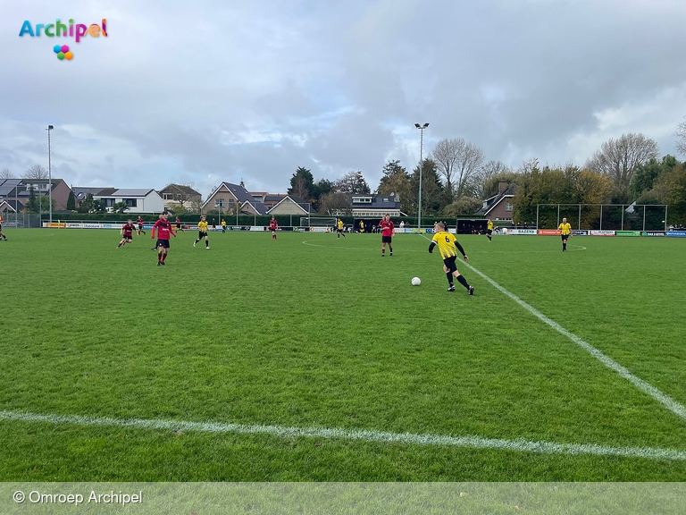 Herkingen pakt in slotfase de winst in beladen derby tegen OFB