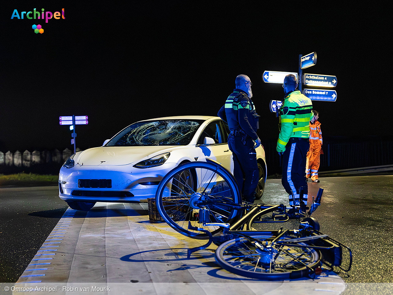 Foto behorende bij Fietser geschept door auto op de Oudelandsedijk