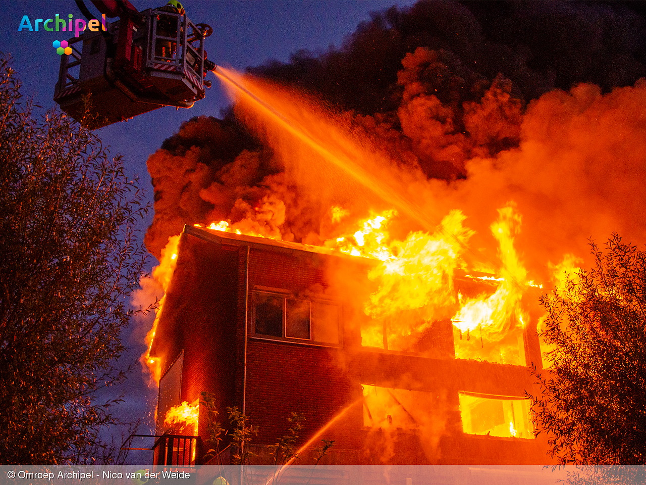 Foto behorende bij Grote brand in leegstaand pand in Middelharnis