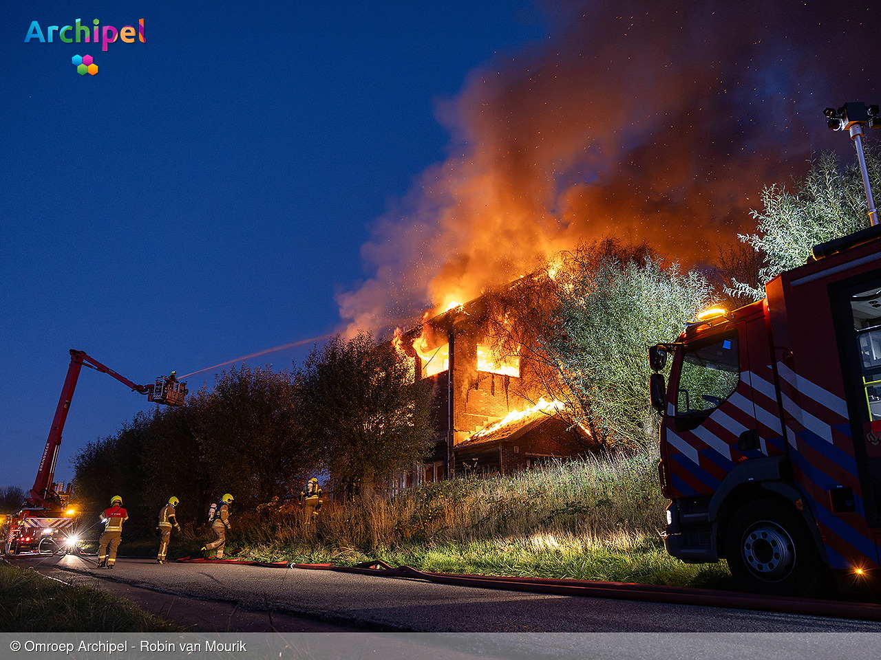 Foto behorende bij Grote brand in leegstaand pand in Middelharnis