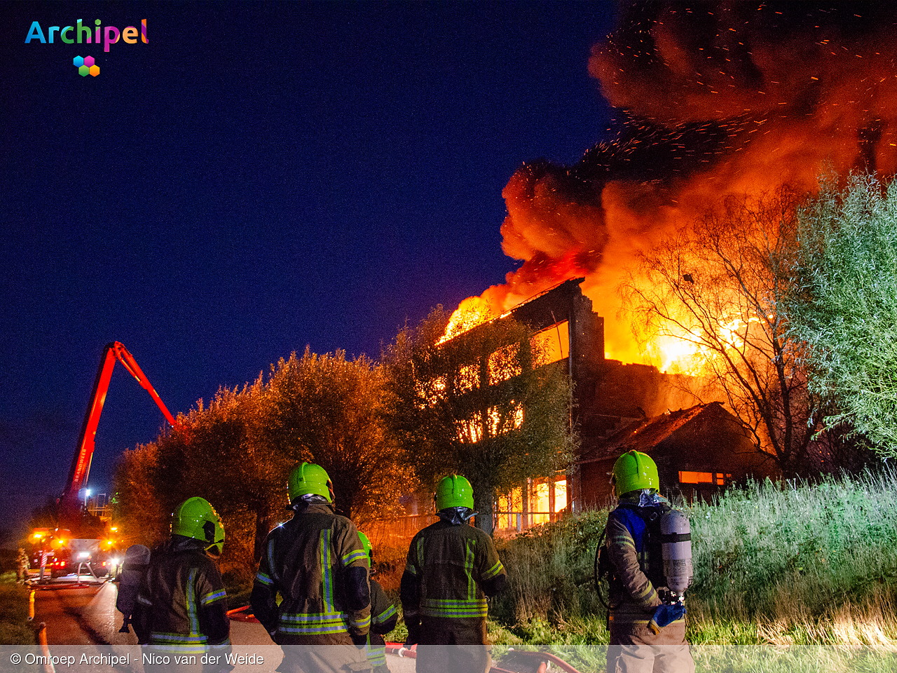Foto behorende bij Grote brand in leegstaand pand in Middelharnis
