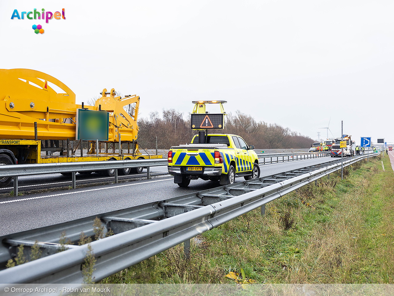 Foto behorende bij Persoon overleden na aanrijding met vrachtwagen op de N59