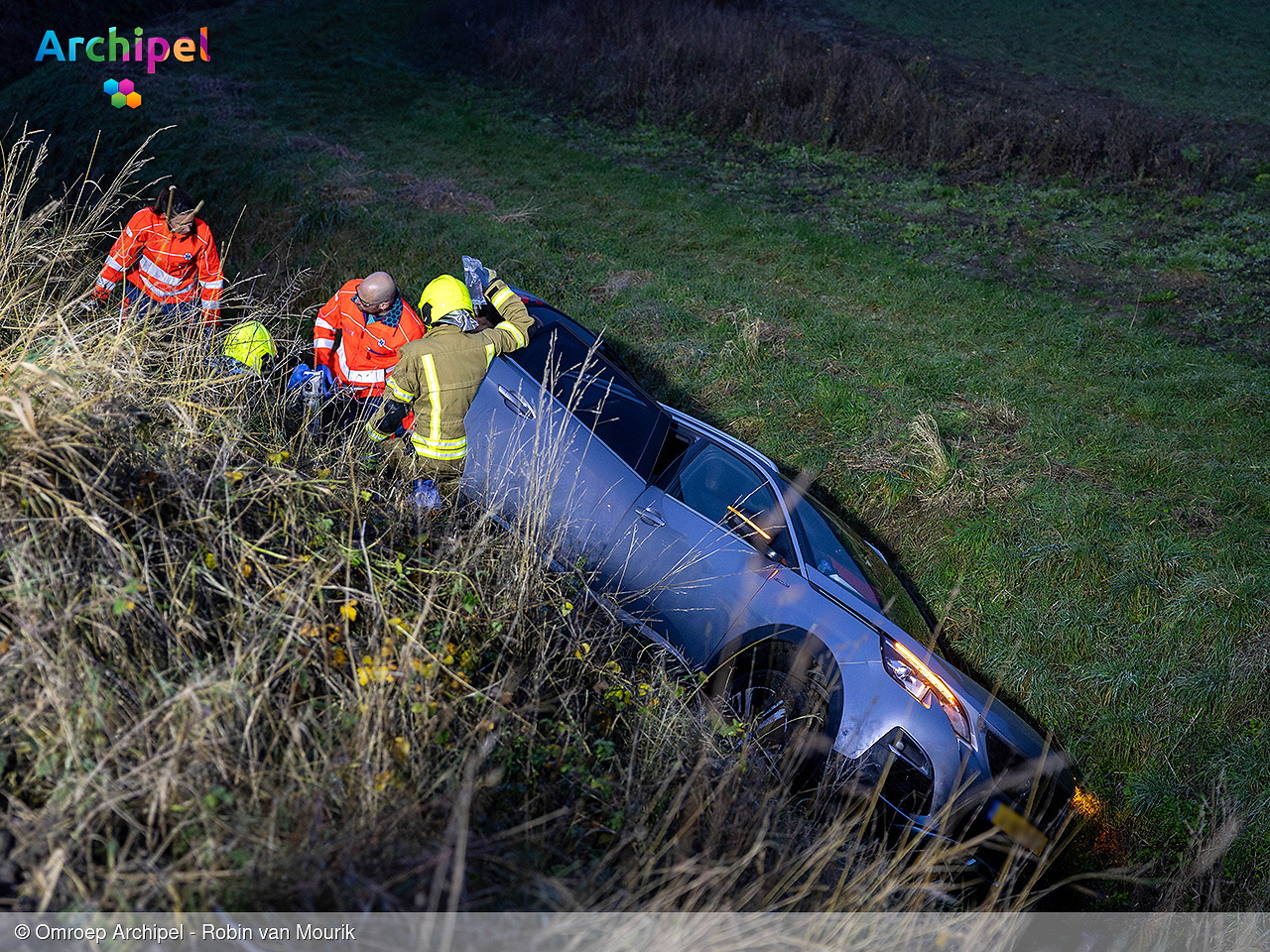 Foto behorende bij Automobilist rijdt van vernieuwde Oudelandsedijk bij Sommelsdijk