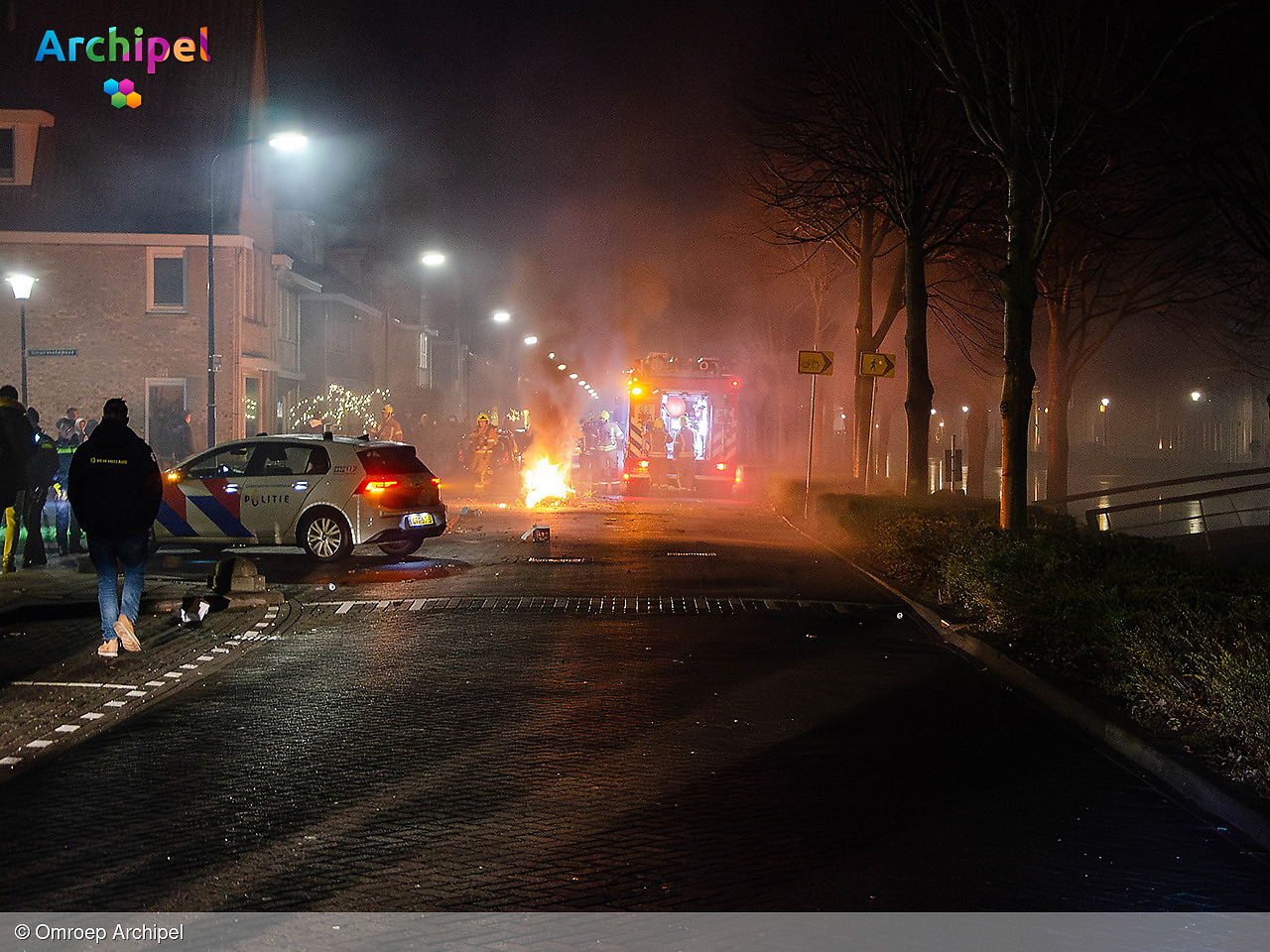 Foto behorende bij Onrustige avond in Middelharnis: politie voert charges uit