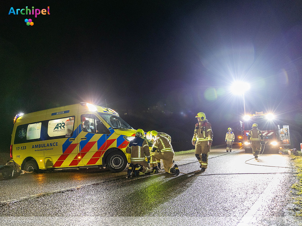 Foto behorende bij Auto raakt van weg, bestuurder en baby naar ziekenhuis