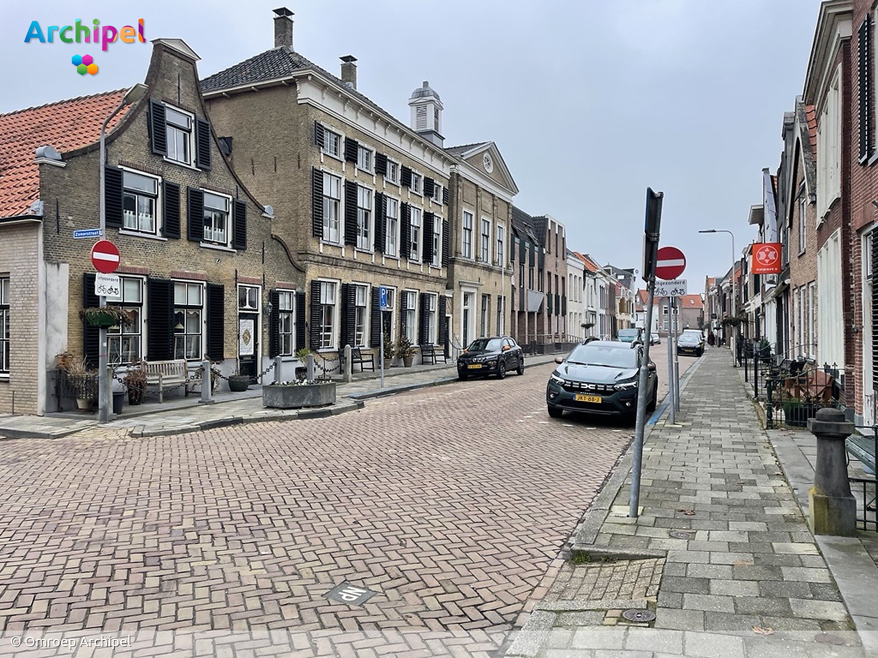 Eenzijdig parkeren Voorstraat in Dirksland van de baan - FlakkeeNieuws Goeree-Overflakkee