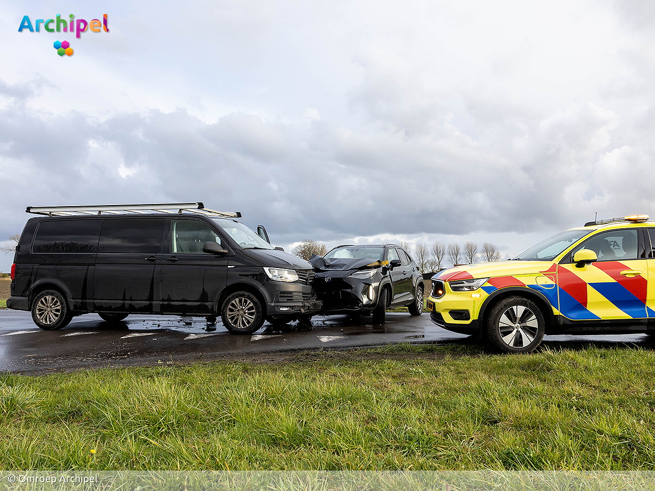 Foto behorende bij Forse schade en verwondingen na aanrijding Langeweg Ooltgensplaat