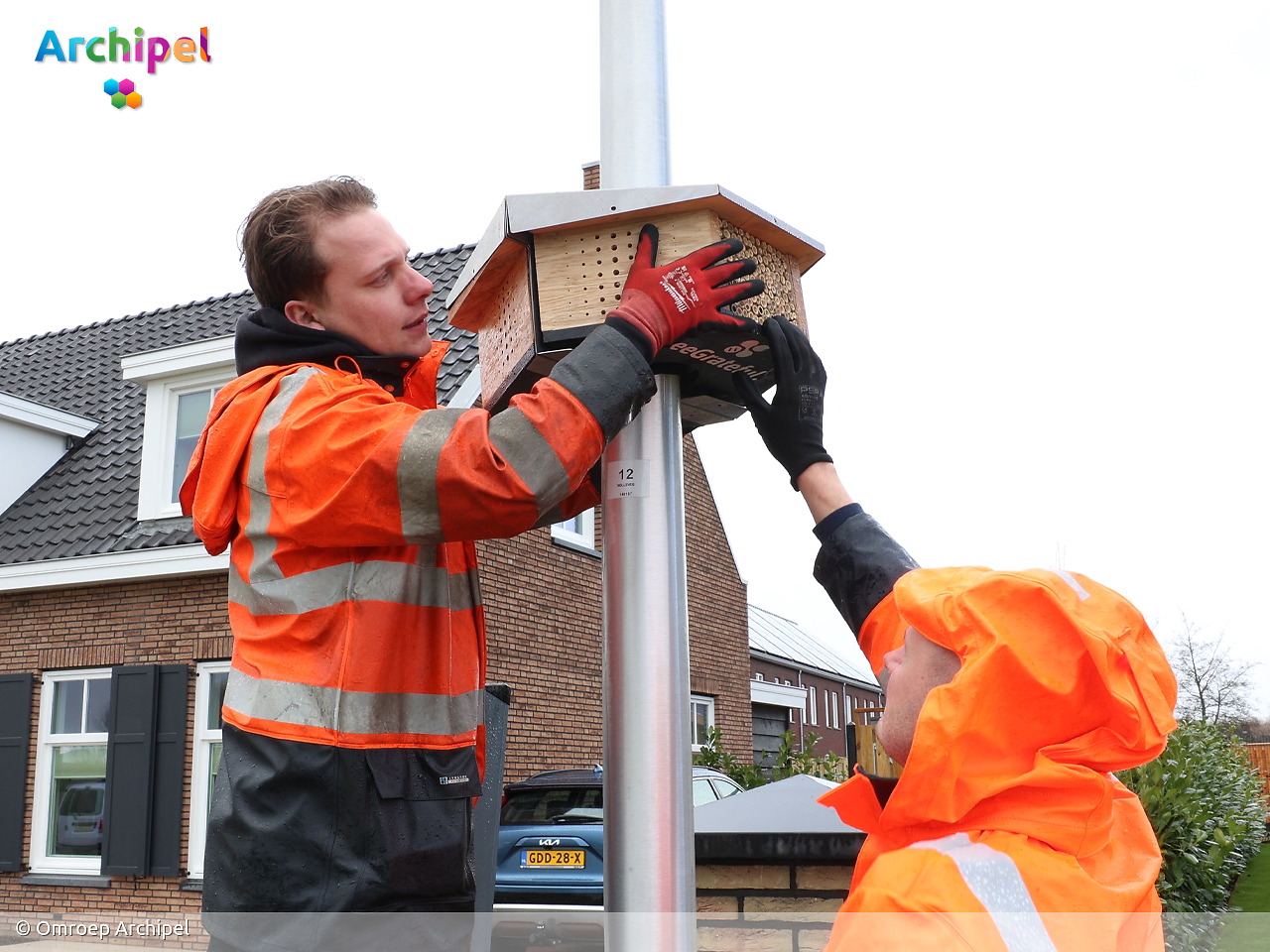 Hotels voor wilde bijen opgehangen op Goeree-Overflakkee - FlakkeeNieuws Goeree-Overflakkee
