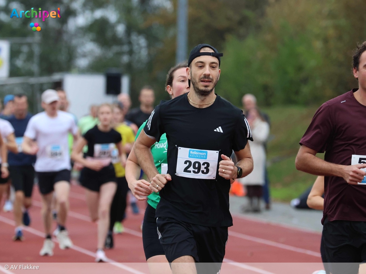 Van bankzitter naar marathonloper: Leon Ball jaagt op toptijd in Rotterdam - Sport Goeree-Overflakkee
