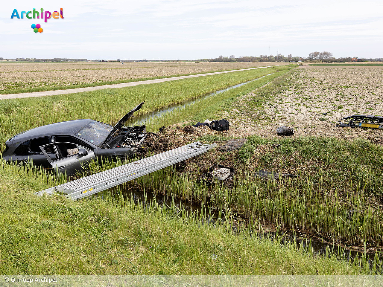 Foto behorende bij Auto raakt te water bij Ouddorp