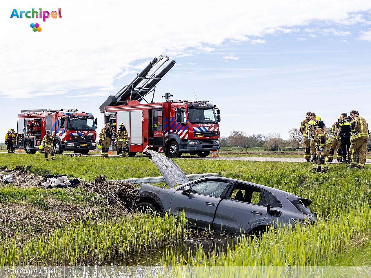 Auto raakt te water bij Ouddorp